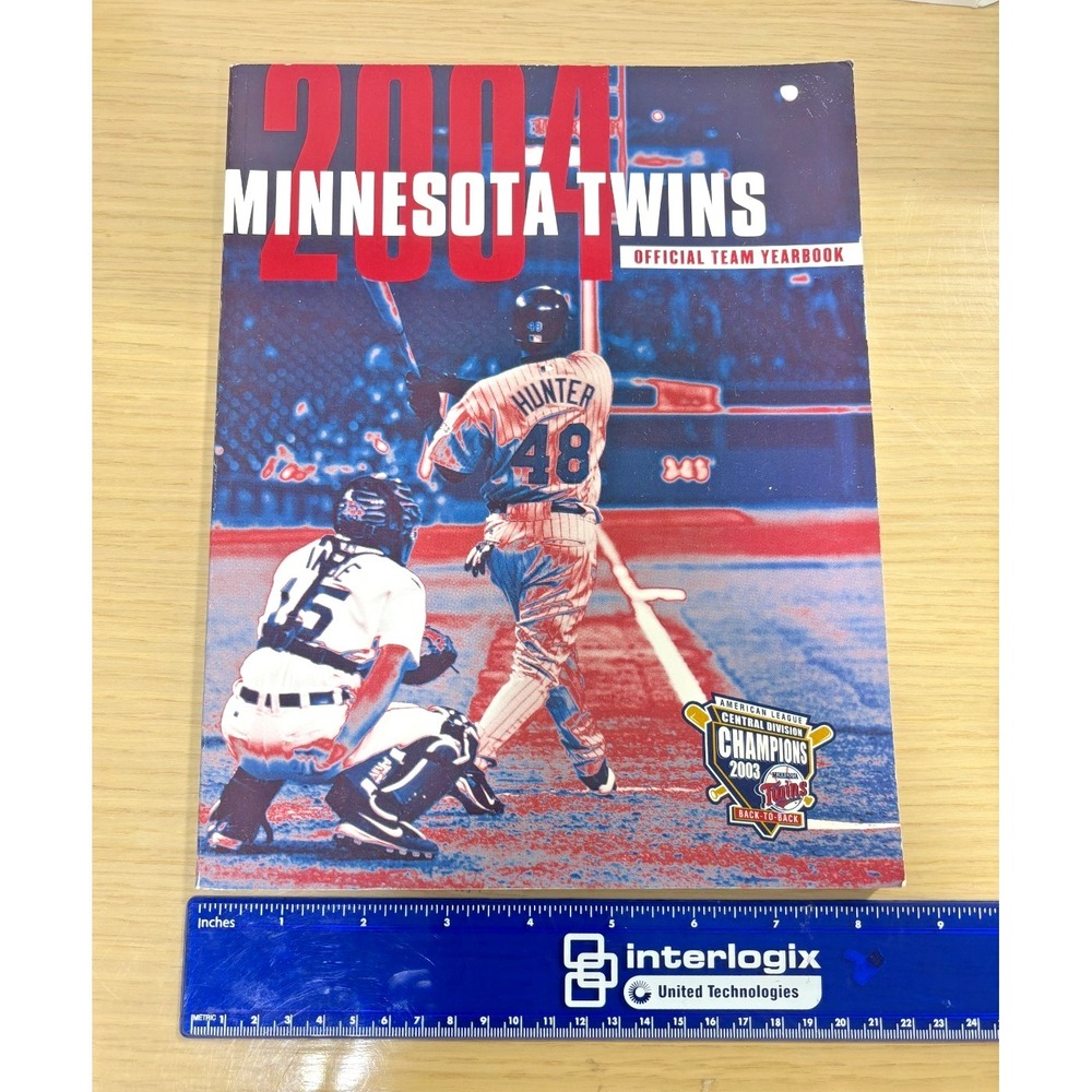 2004 Minnesota Twins Official Team Yearbook Tori Hunter MLB Baseball Program